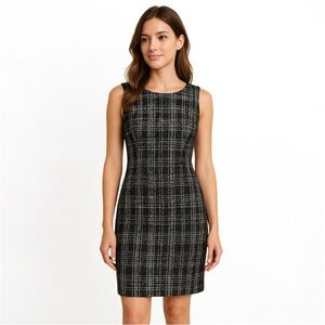 Sharagano Woven Sleeveless Sheath Dress in Black & White. Size 10.